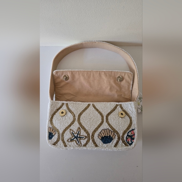 America & Beyond White Beaded Seashell Shoulder Bag – Coastal Design - Picture 3 of 10